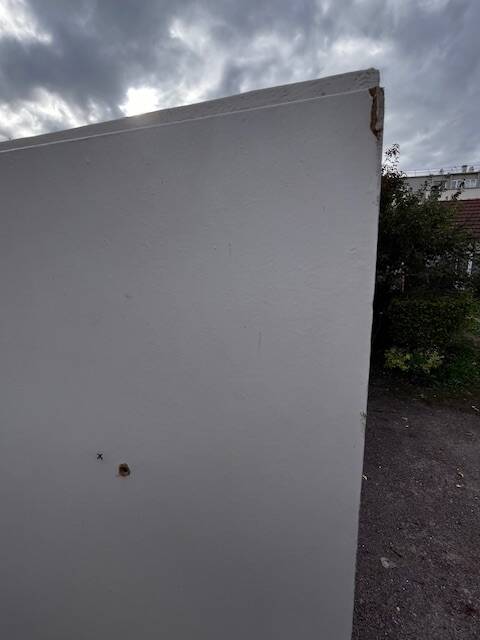 White 2-door bonnet cabinet