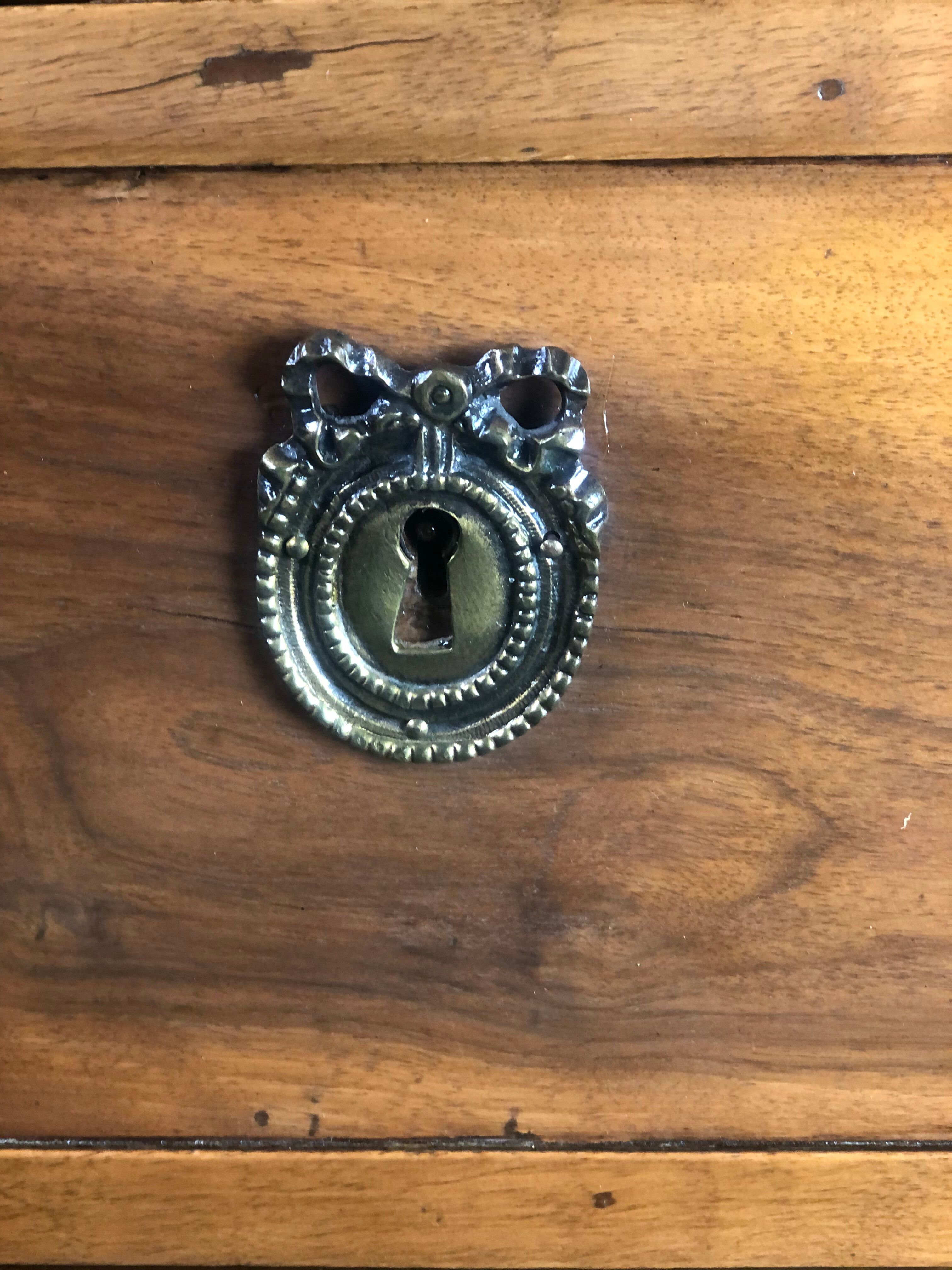 Commode époque Louis Philippe en noyer 3 tiroirs