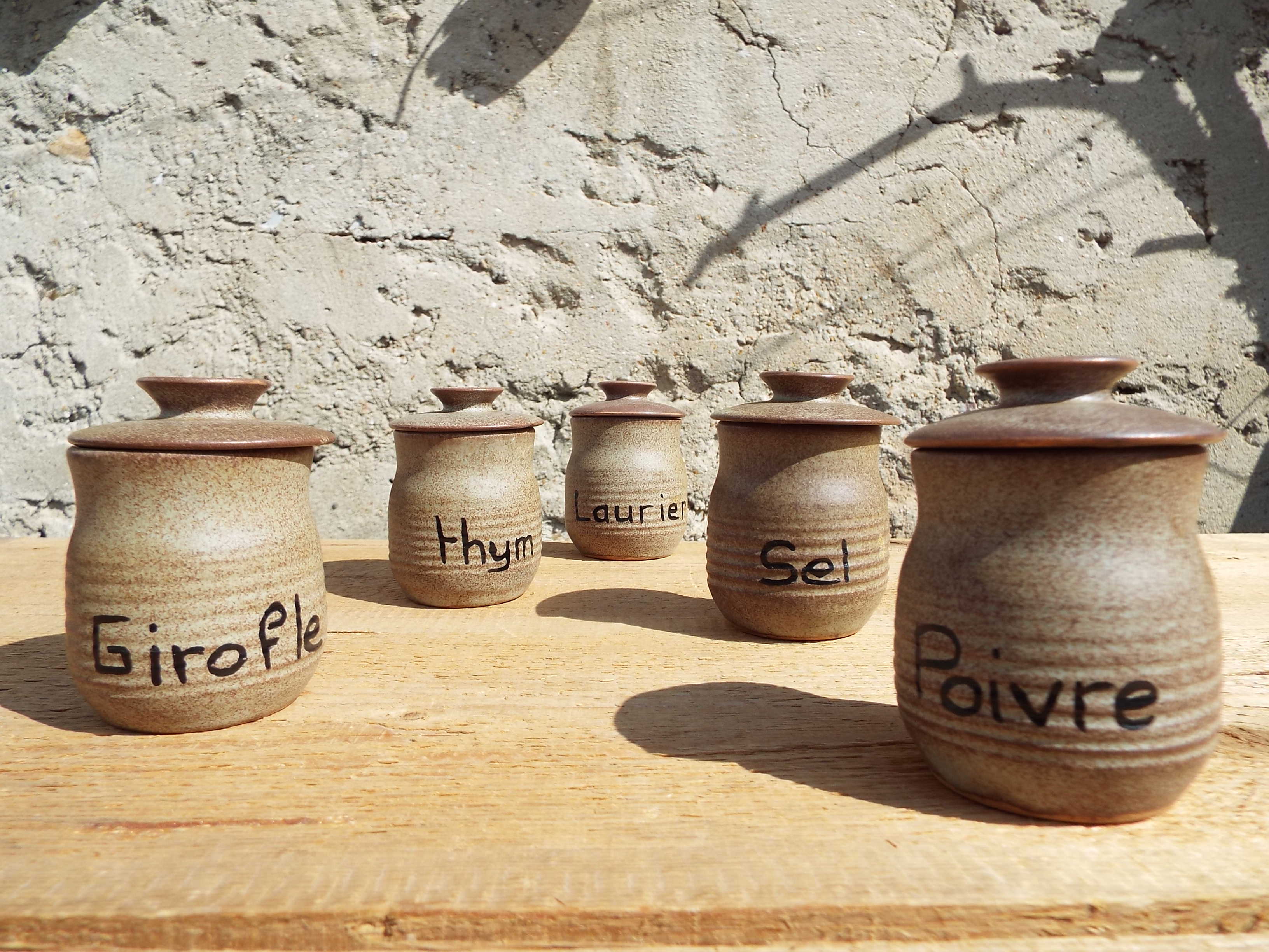 5 spice pots in Vallauris sandstone