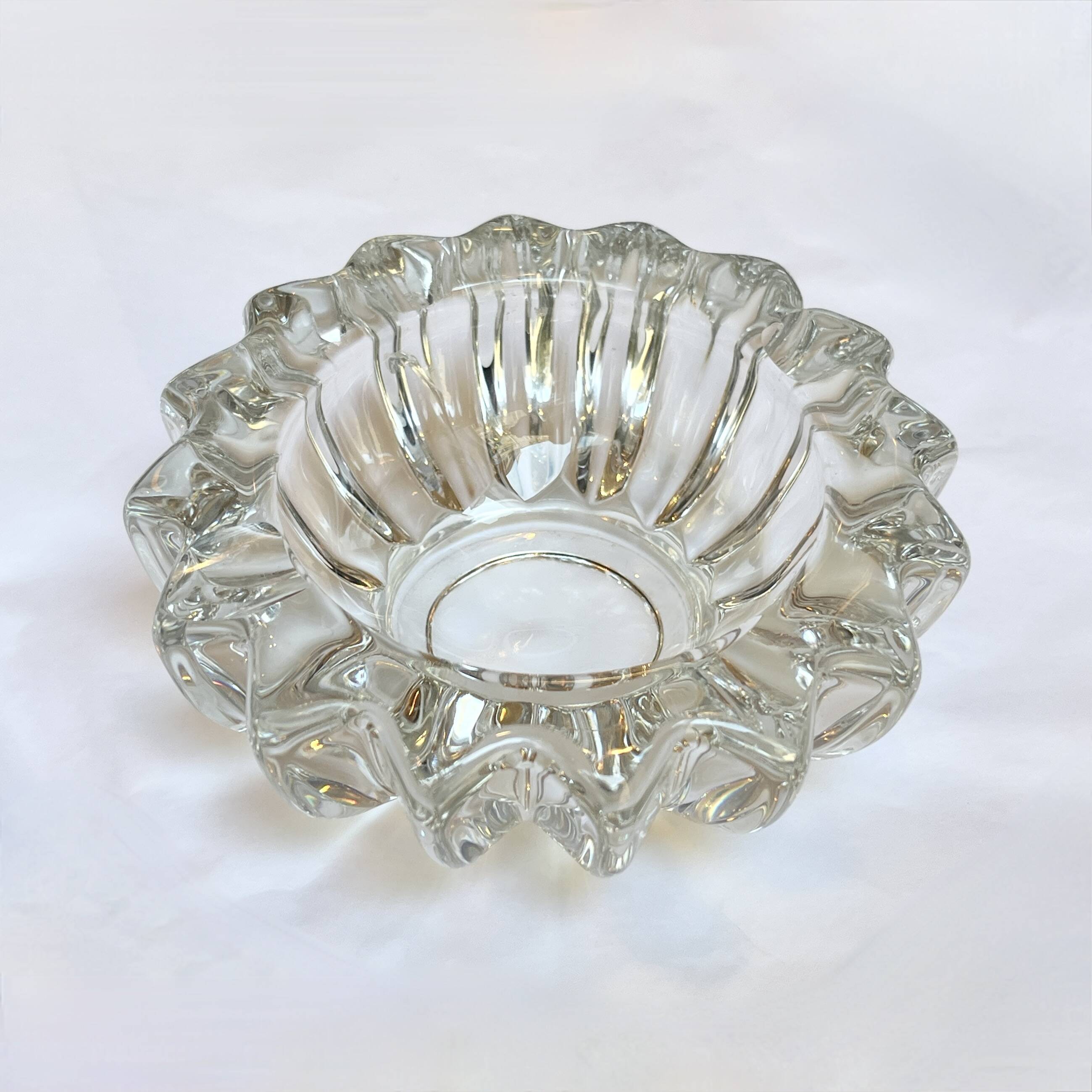 Art Deco molded glass ashtray by Pierre D'Avesn - Art Deco pocket emptier