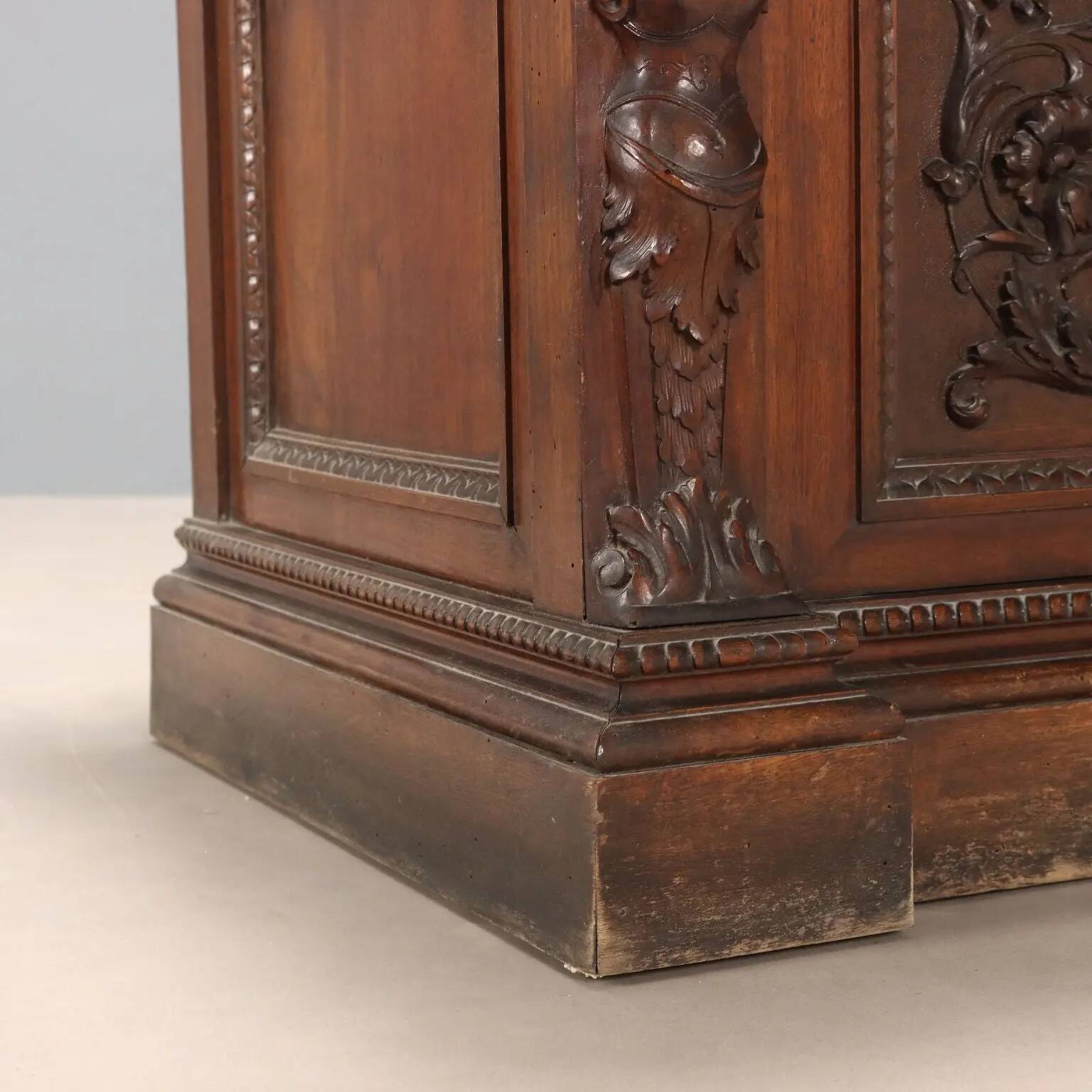 Antique walnut buffet in neo-Renaissance style, 19th century.