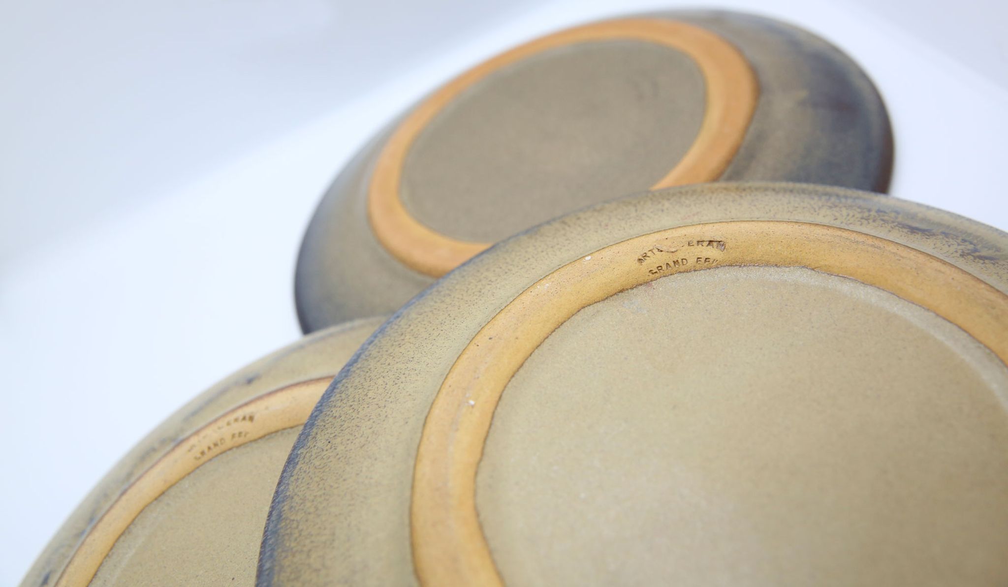 Set of 3 bluish and ochre plates in stoneware Arts Ceram Grand Feu
