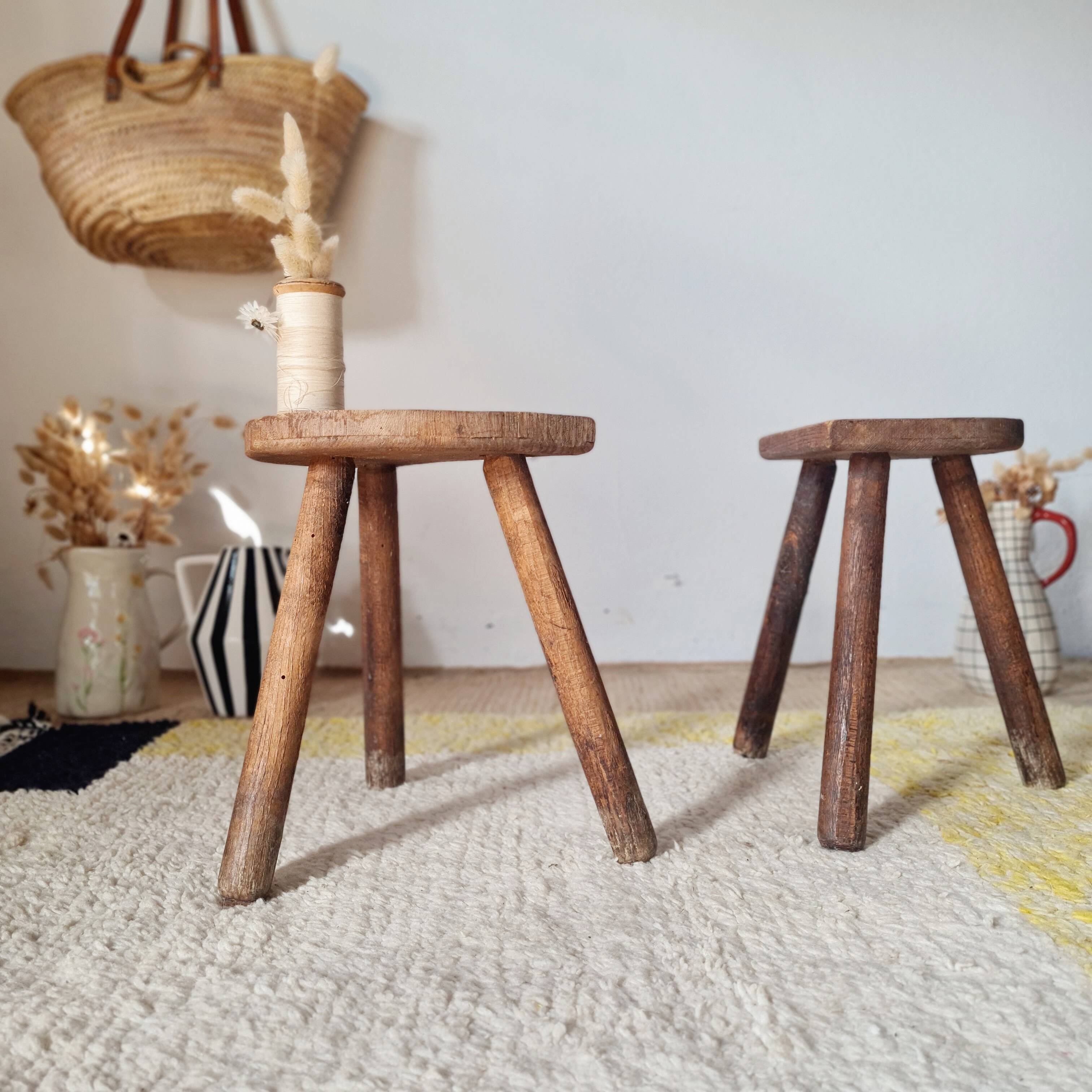 Vintage tripod stool in brutalist wood - folk art