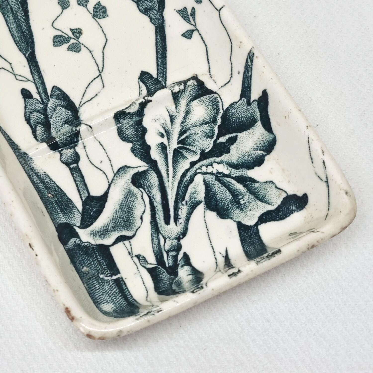 Iron earth toilet accessory