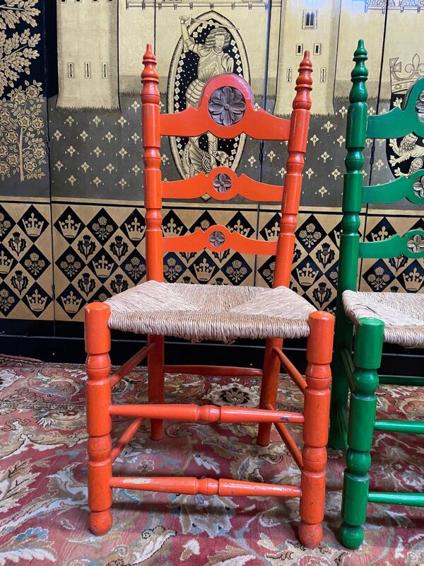 Suite de 6 chaises rustiques paillées et peintes