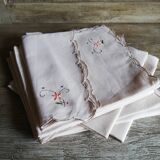 12 serviettes anciennes brodées
