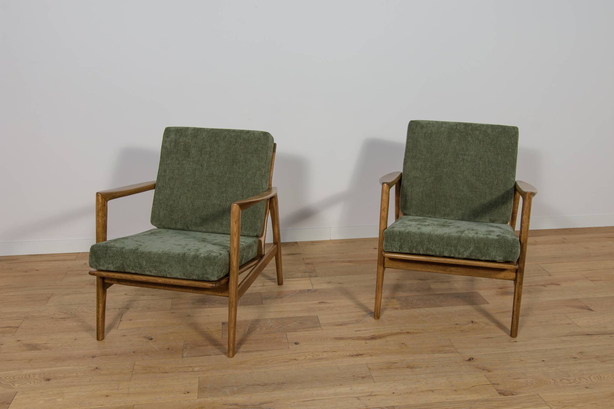 Model 300-139 Armchairs from Swarzędz Factory, 1960s, Set of 2