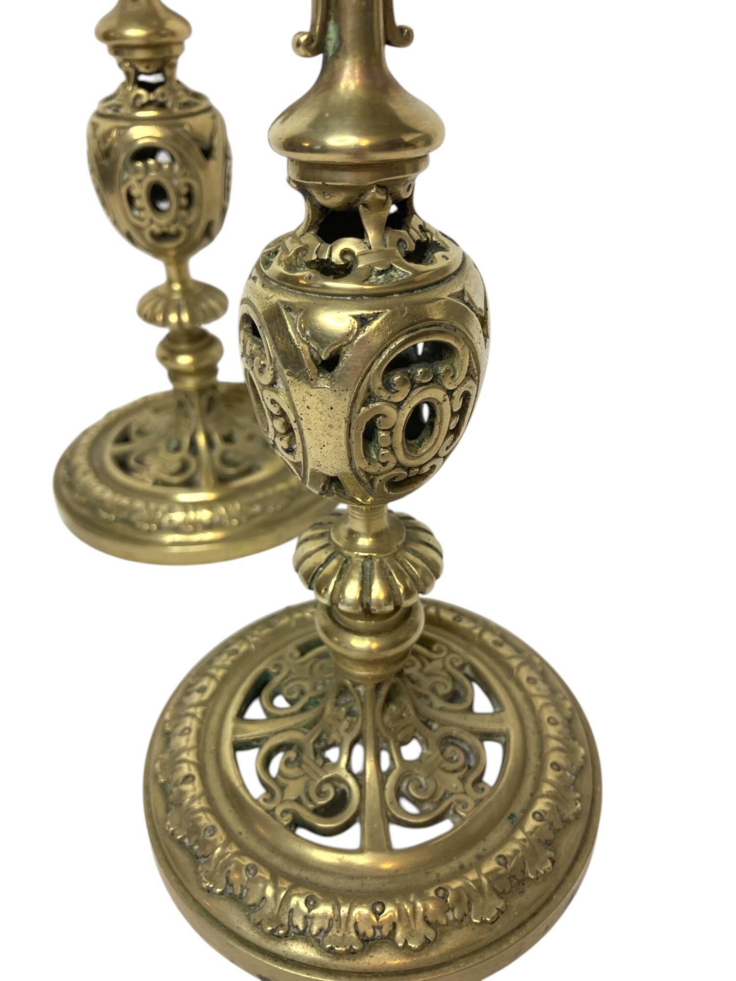 Pair of bronze torches chiseled with foliage, 19th century