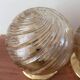 Paire d’appliques globes dorés