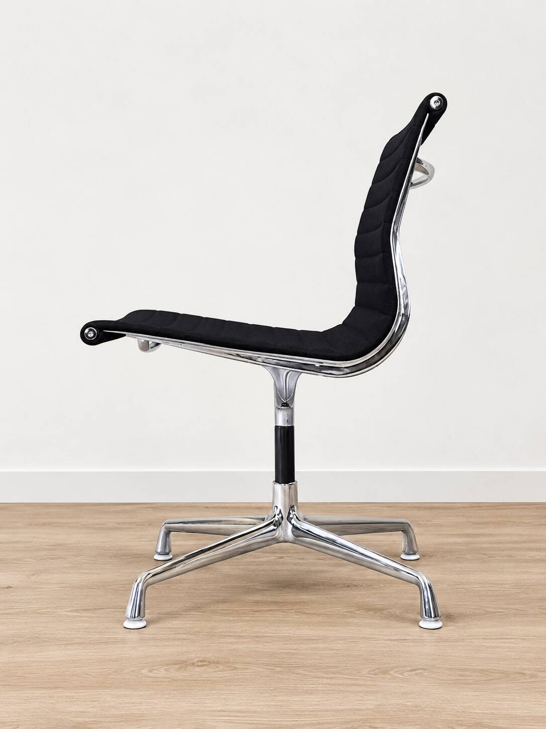Chaise pivotante Vitra EA 108 – Charles & Ray Eames – Hopsak noir
