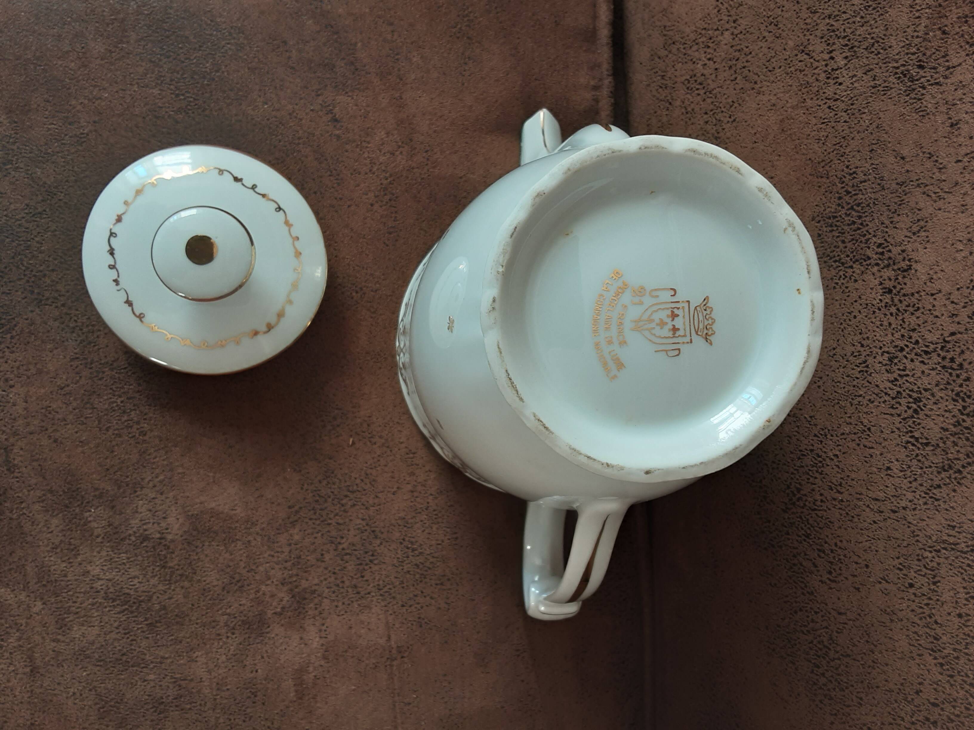 Luxury porcelain coffee pot from the National Company