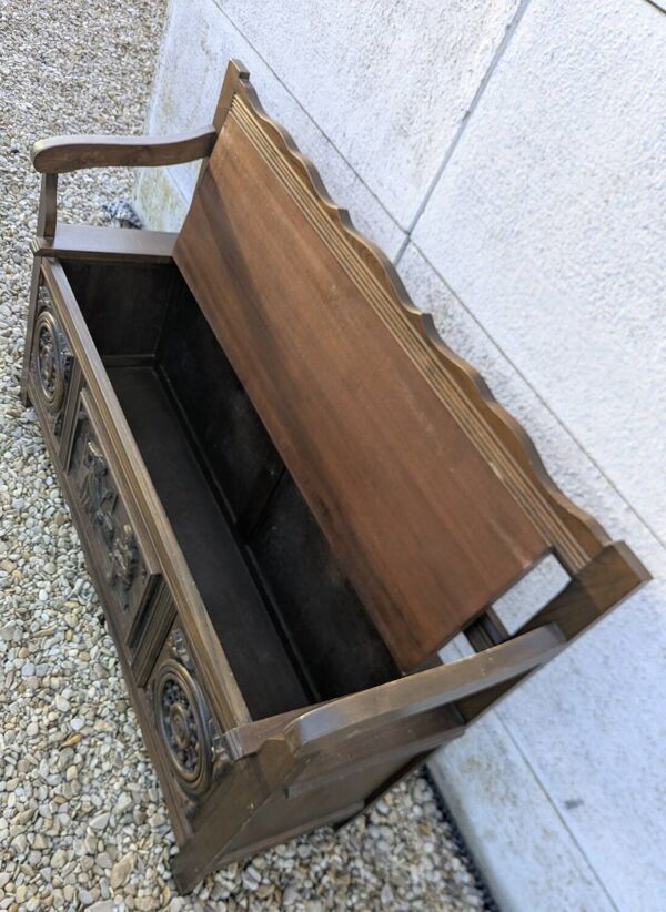 Grand banc coffre breton entrée