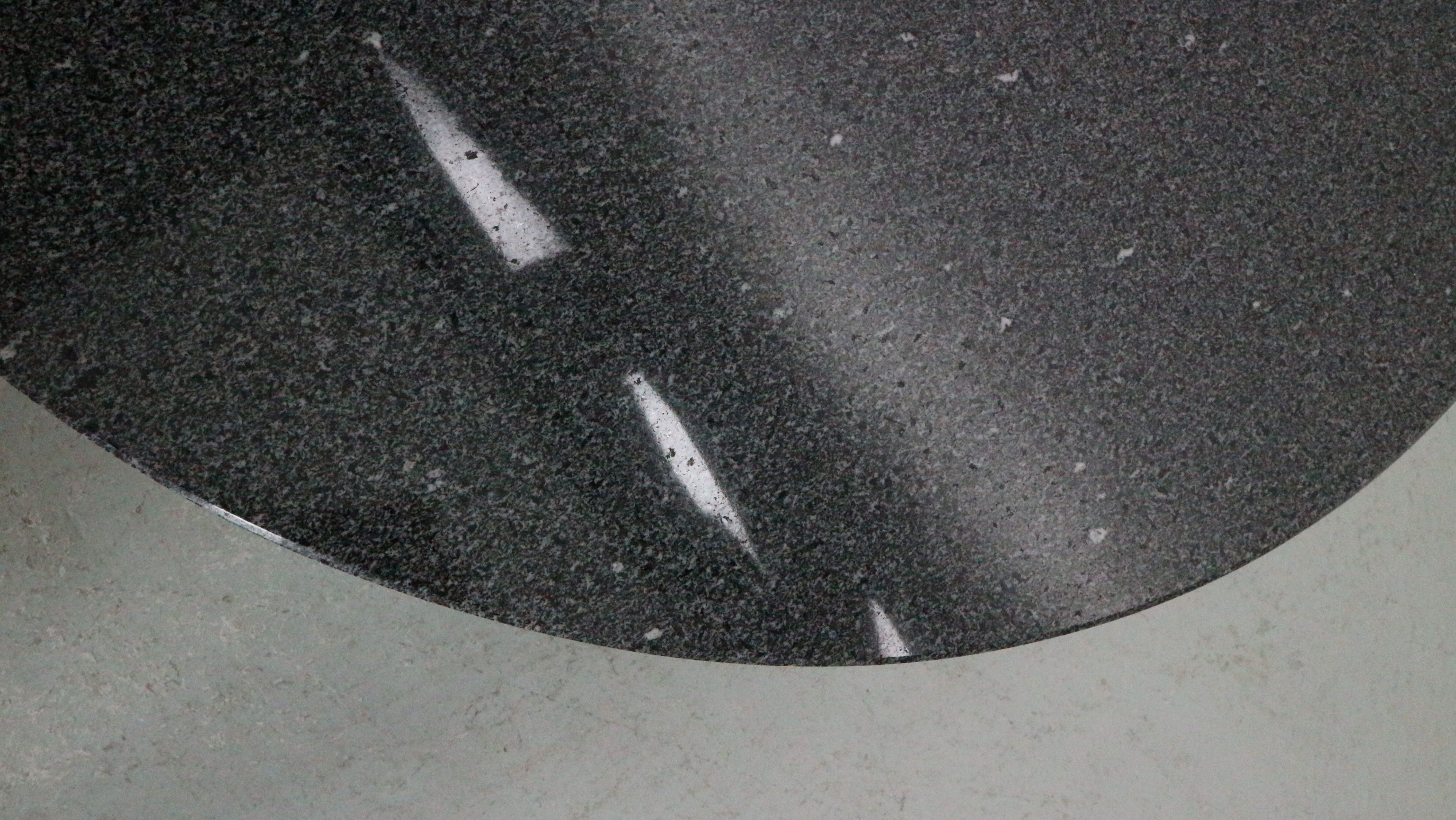 Mid-century  granite stone round coffee table, 1970's italy
