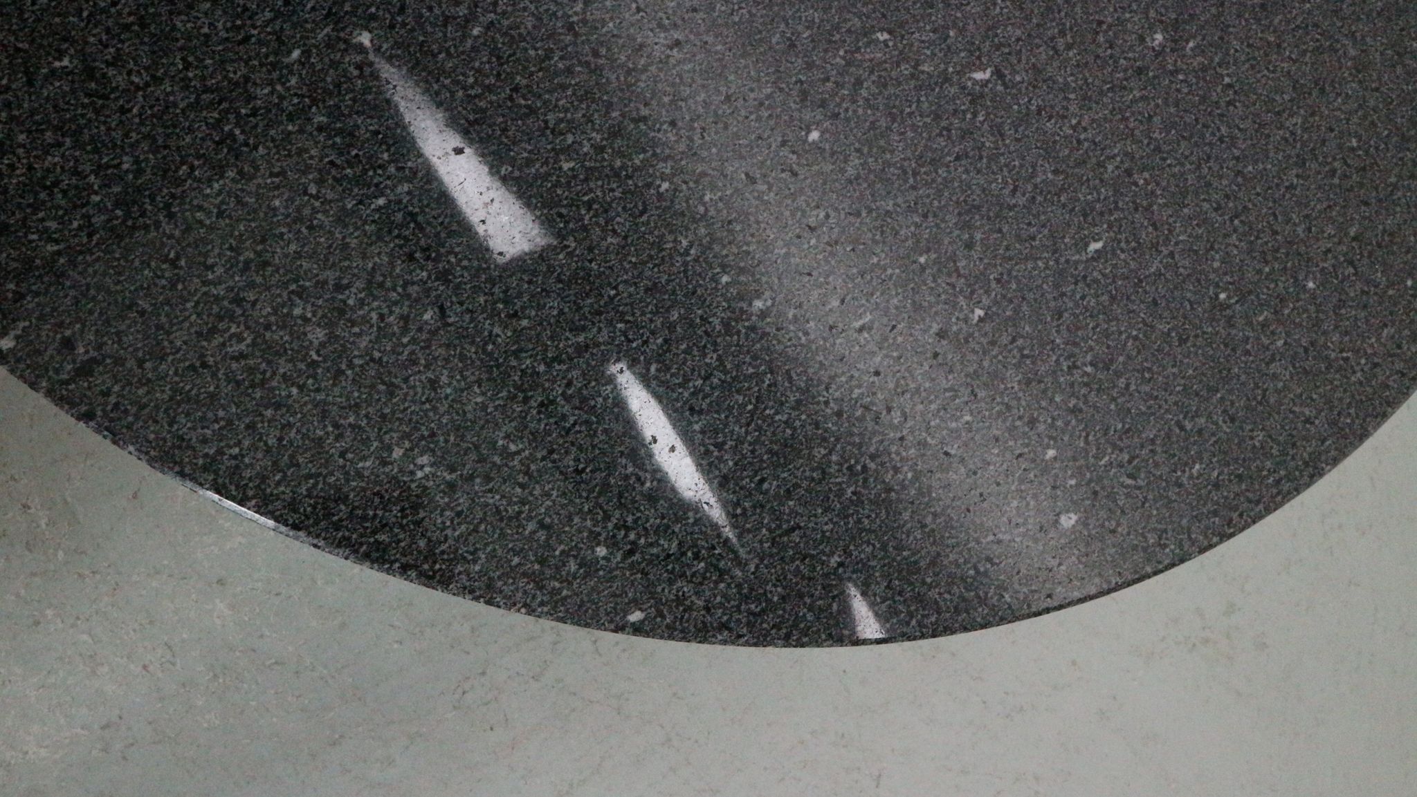 Mid-century  granite stone round coffee table, 1970's italy