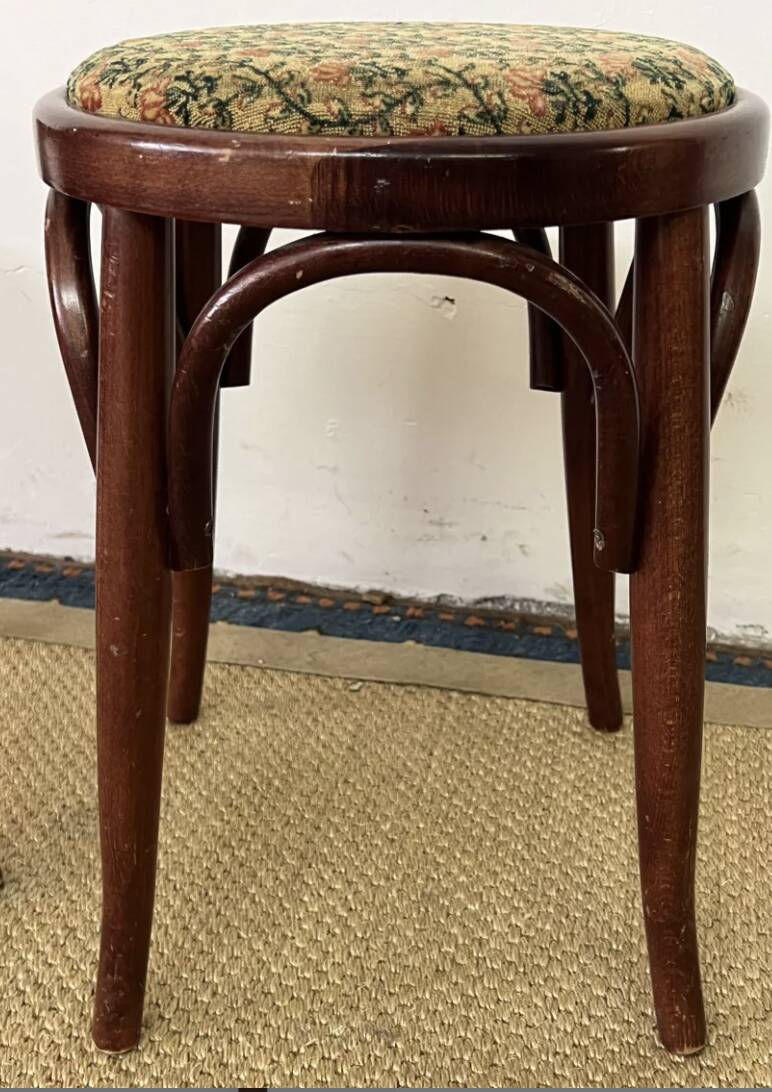 Paire de tabourets bas en bois courbé style "Thonet" vintage