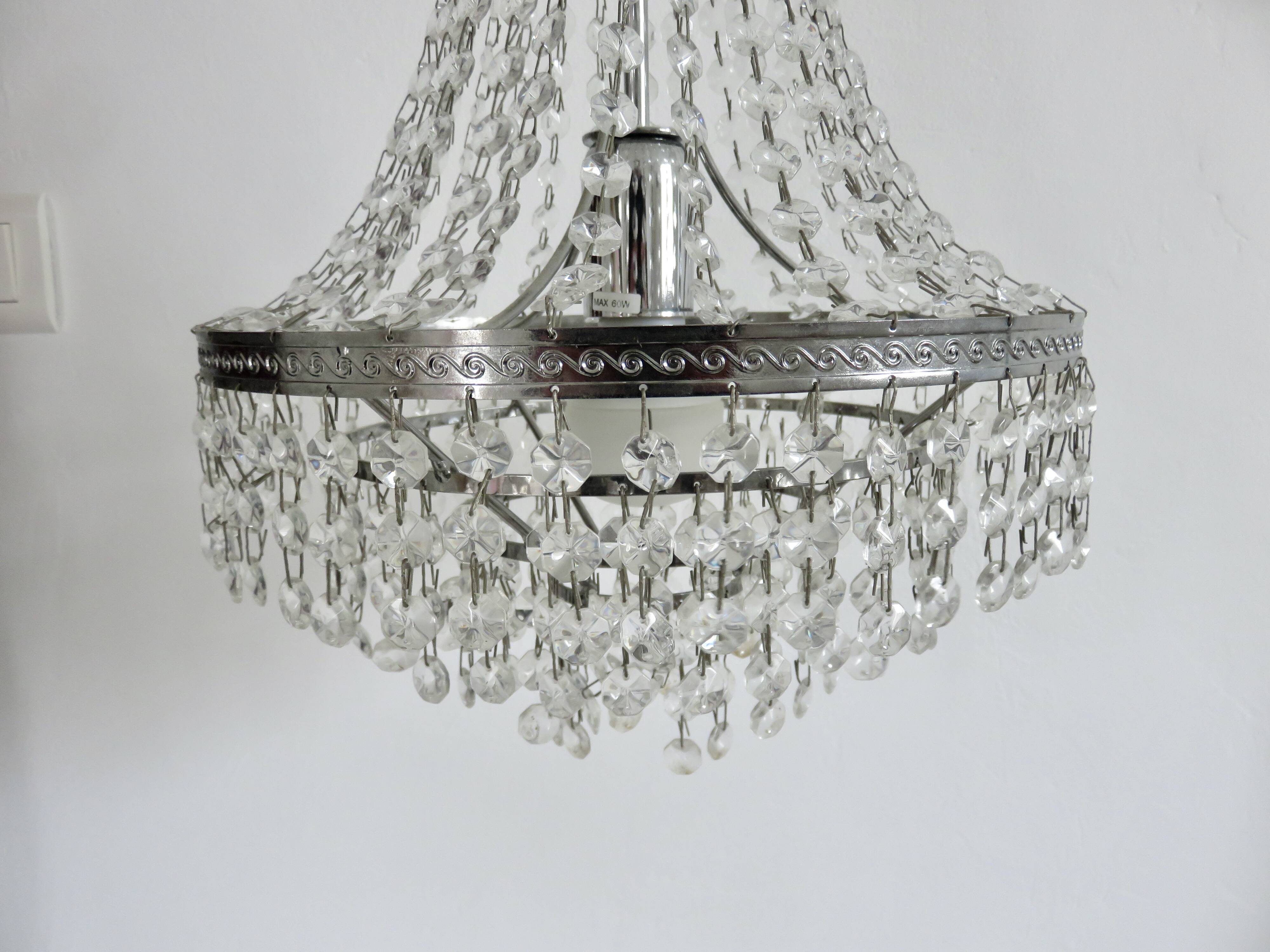 Balloon chandelier with pendants