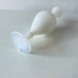 Vase ancien en opaline blanche