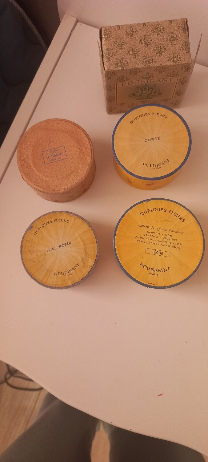 Houbigant powder boxes, shadows and antique advertising collection set
