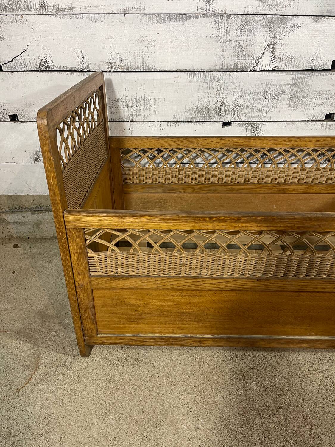 Children's bed in wood and wicker from the 50s and 60s