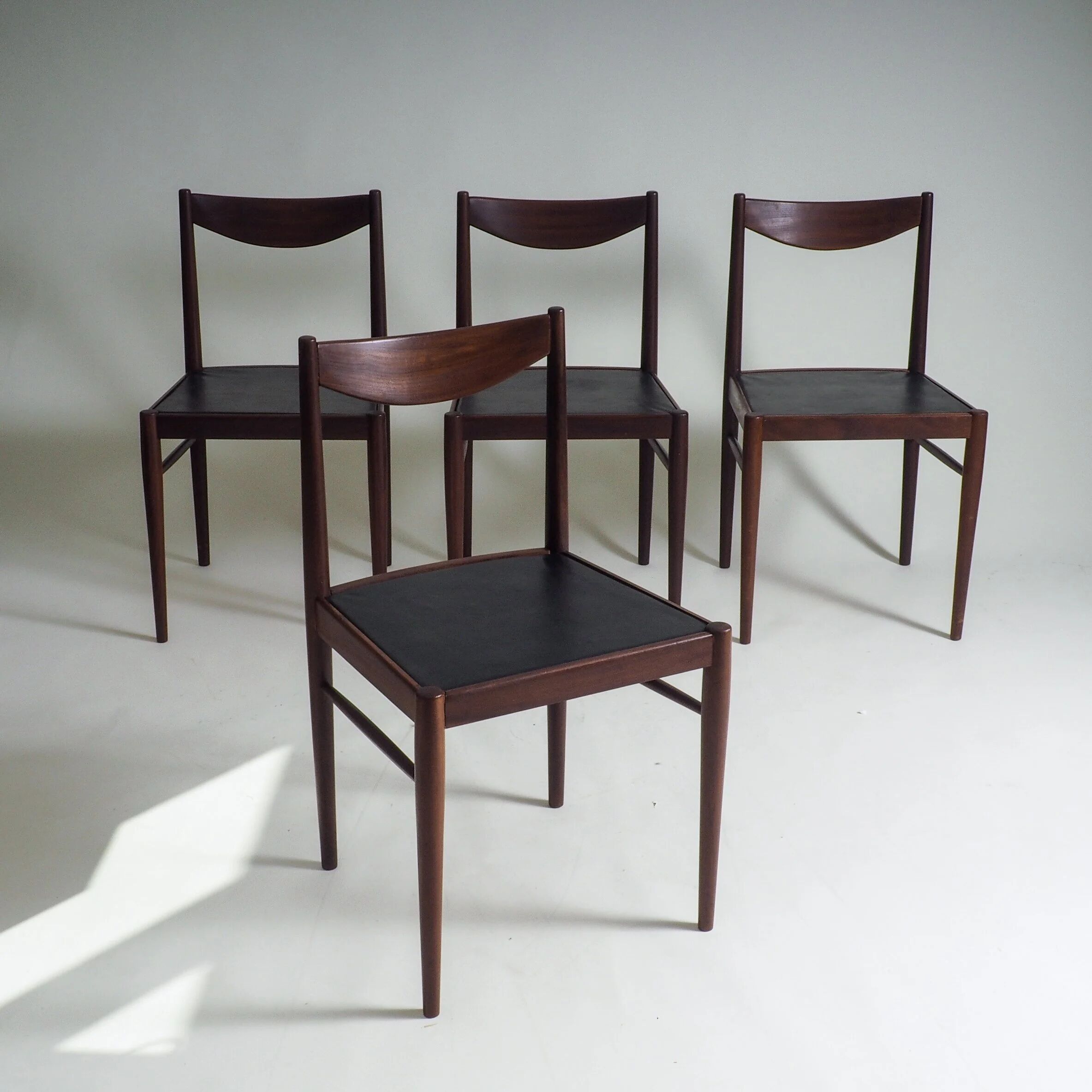 Set of 4 mid-century dining chairs