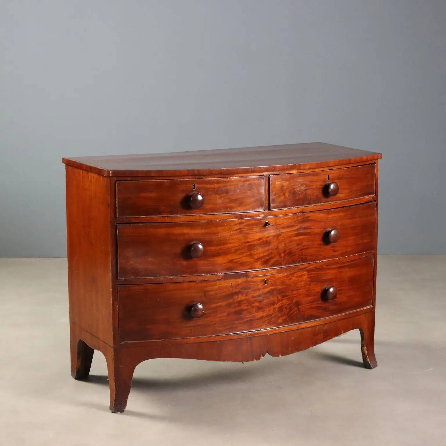 Commode ancienne en acajou 4 tiroirs Italie XIXe siècle