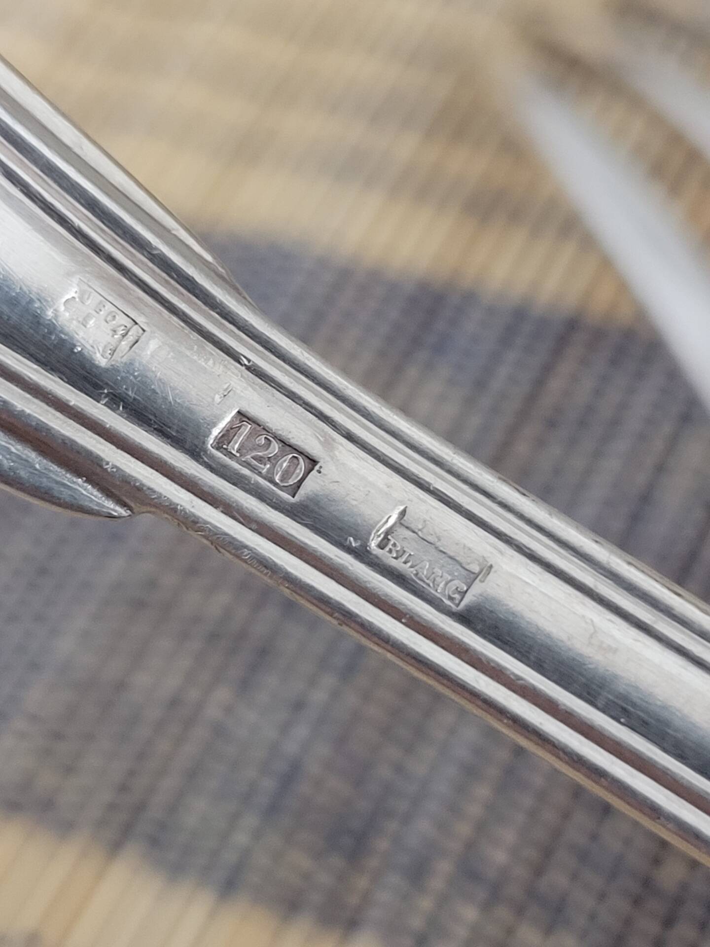 Set of 4 decorative forks with a rim