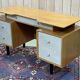 Bureau anglais des années 70 en chêne blond