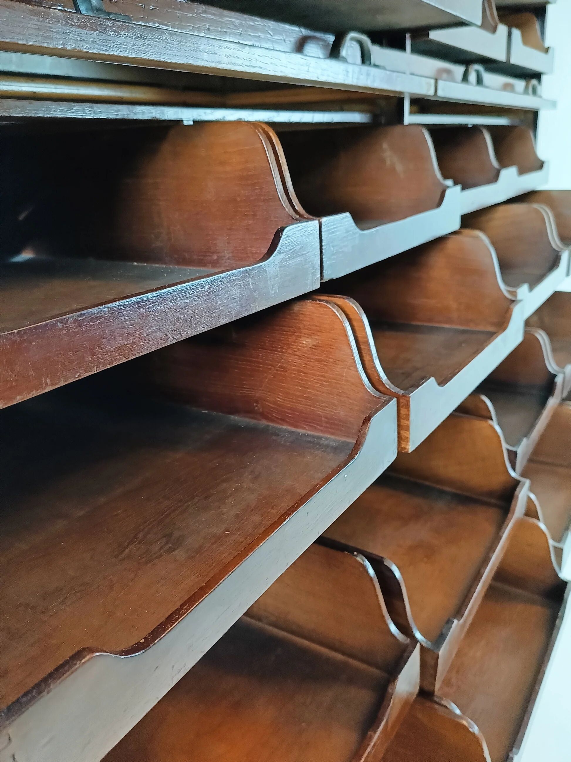 English display mahogany cabinet around 1910