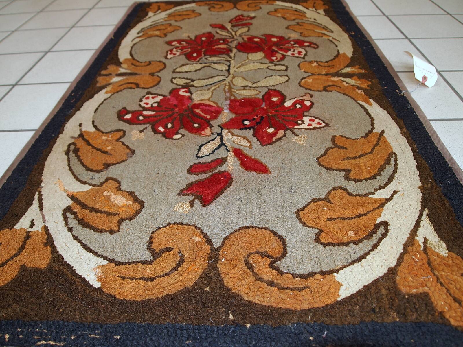 Tapis Hooked Antique Américain, Début XXe Siècle, Motifs Floraux