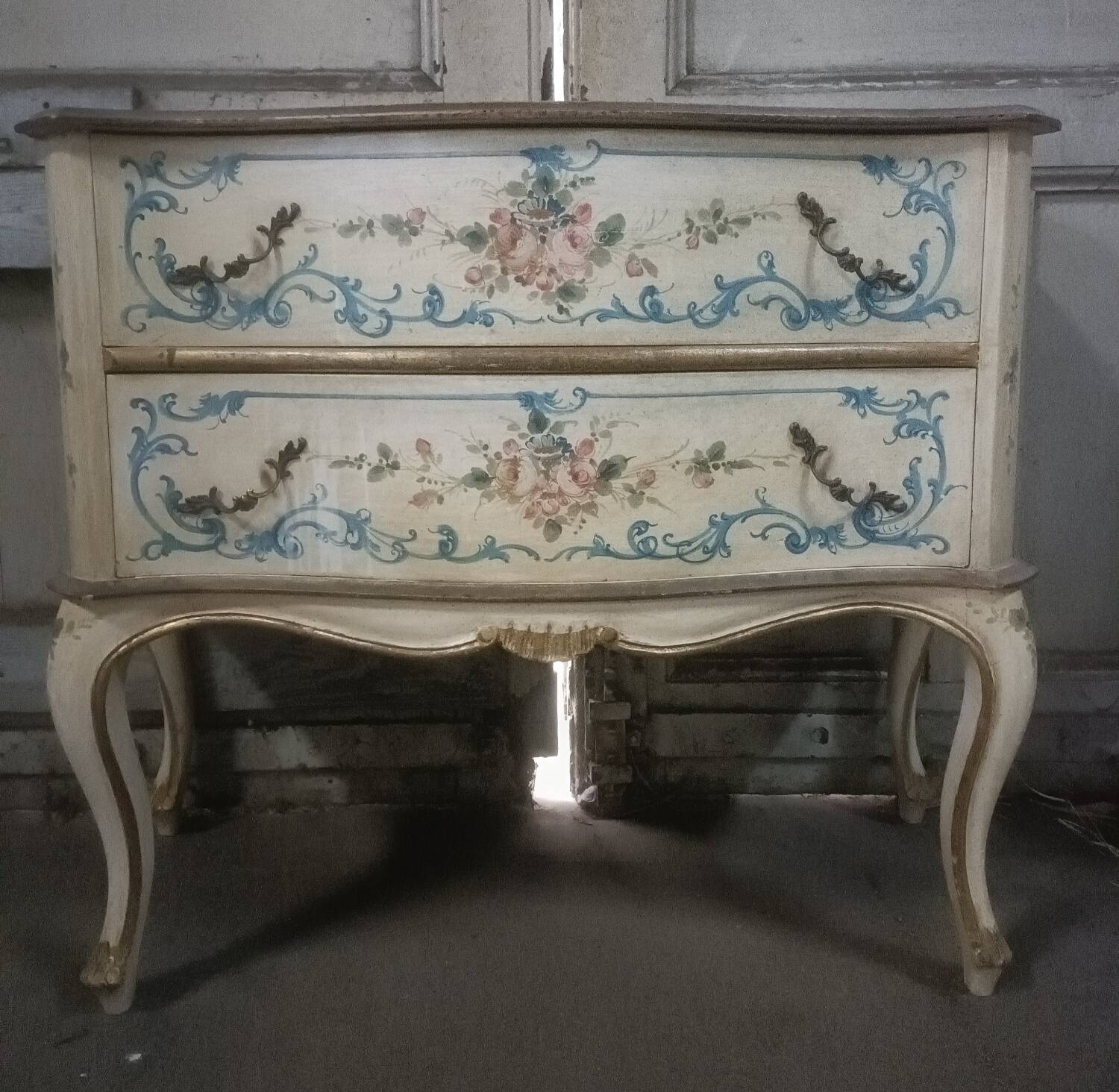 Italian painted chest of drawers