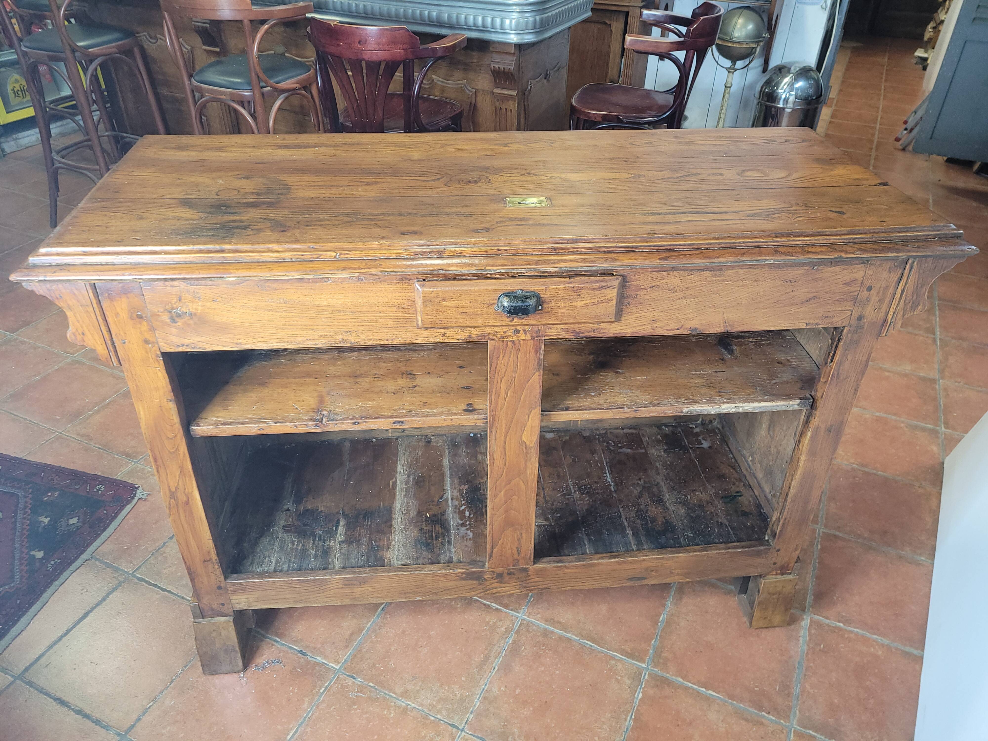 Elm bistro counter