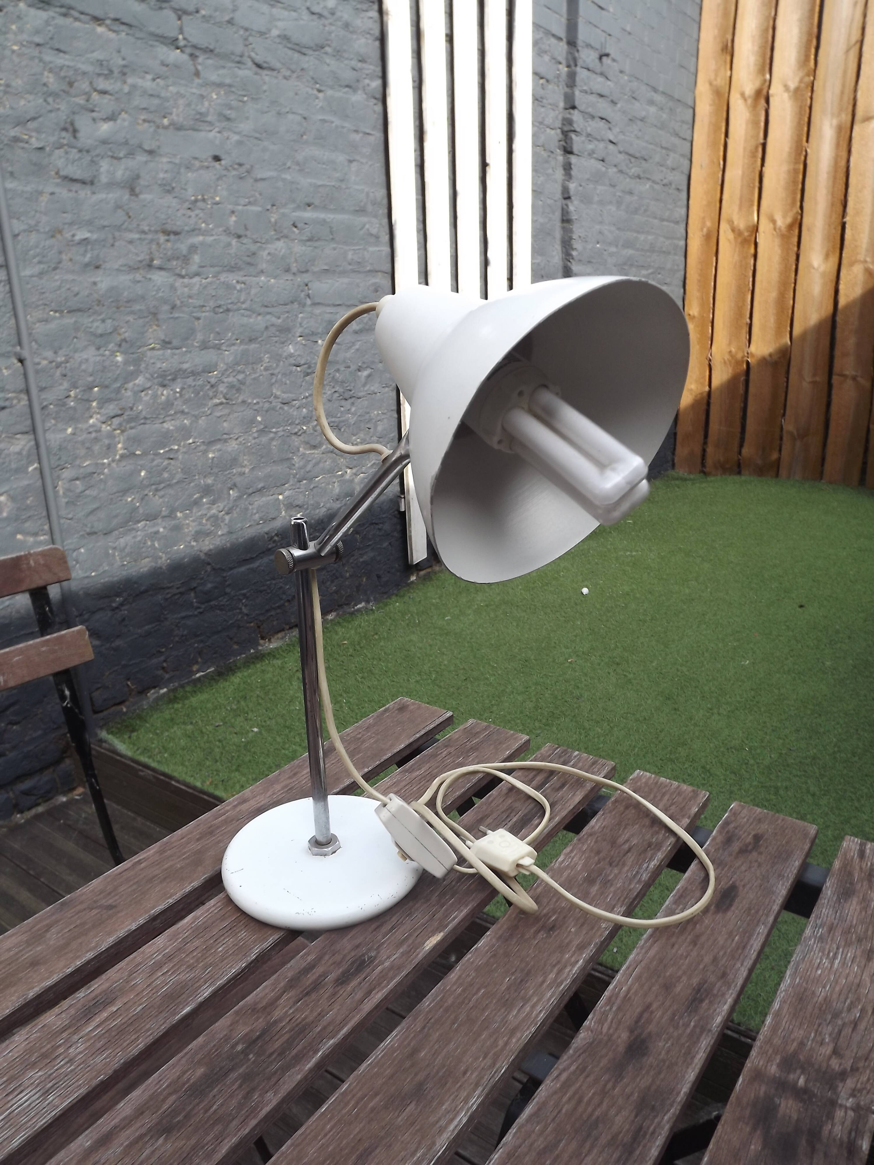 Lampe métal blanche 70' articulée vintage