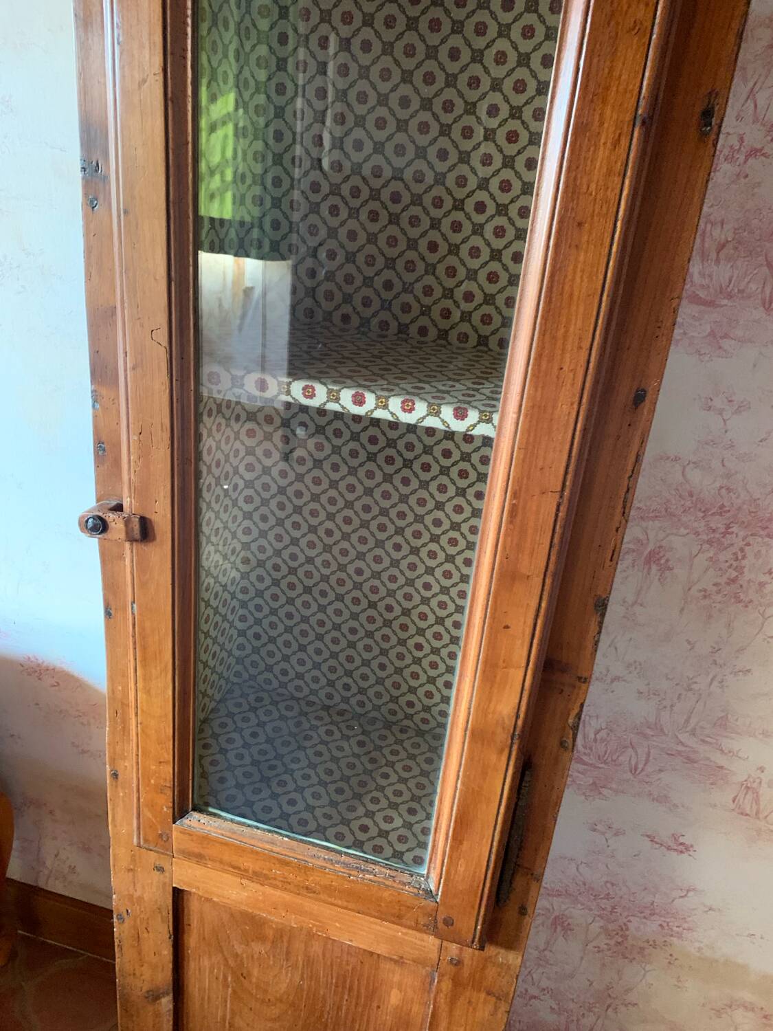 Antique solid wood display cabinet – narrow cabinet