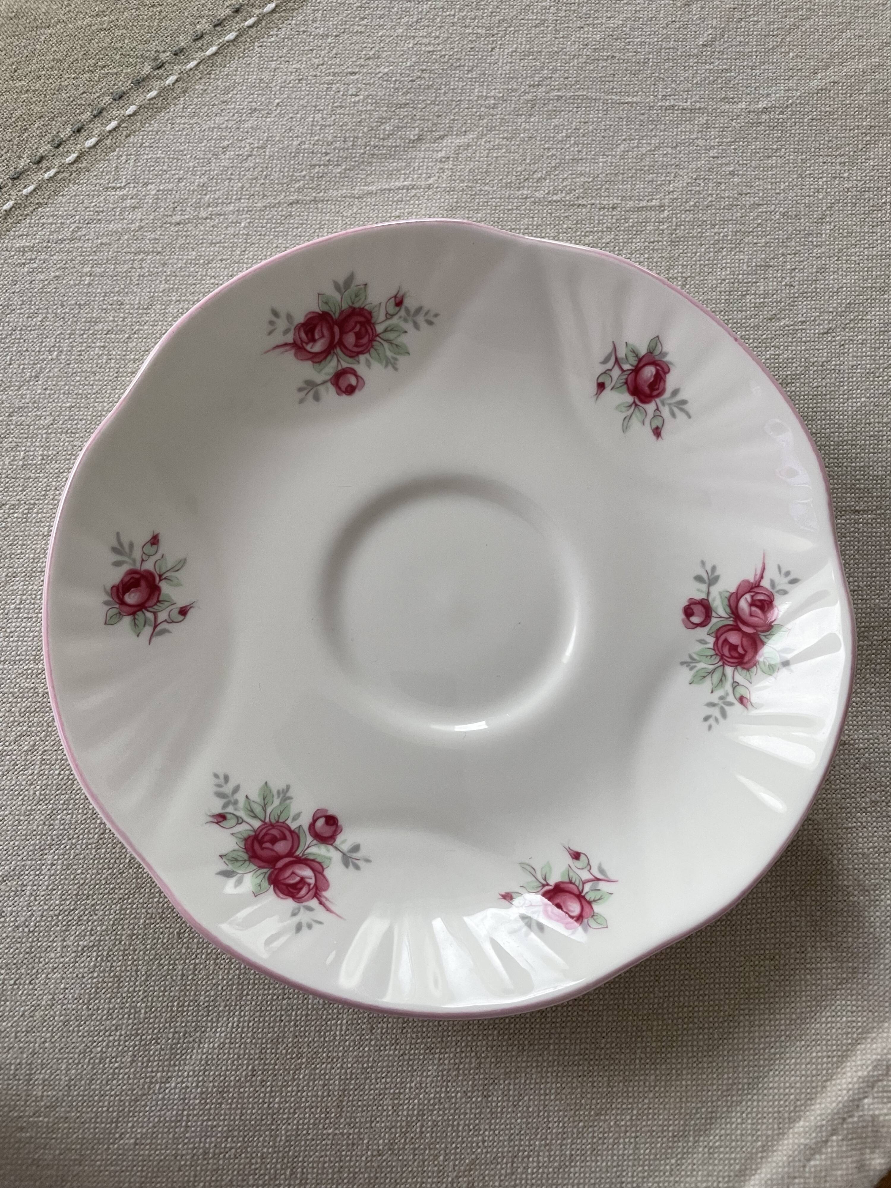 Set of 4 english porcelain tea cups