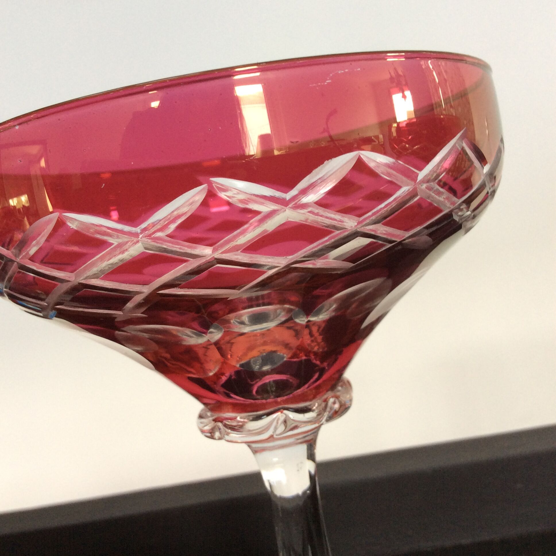 Series of 6 champagne glasses in chiseled crystal