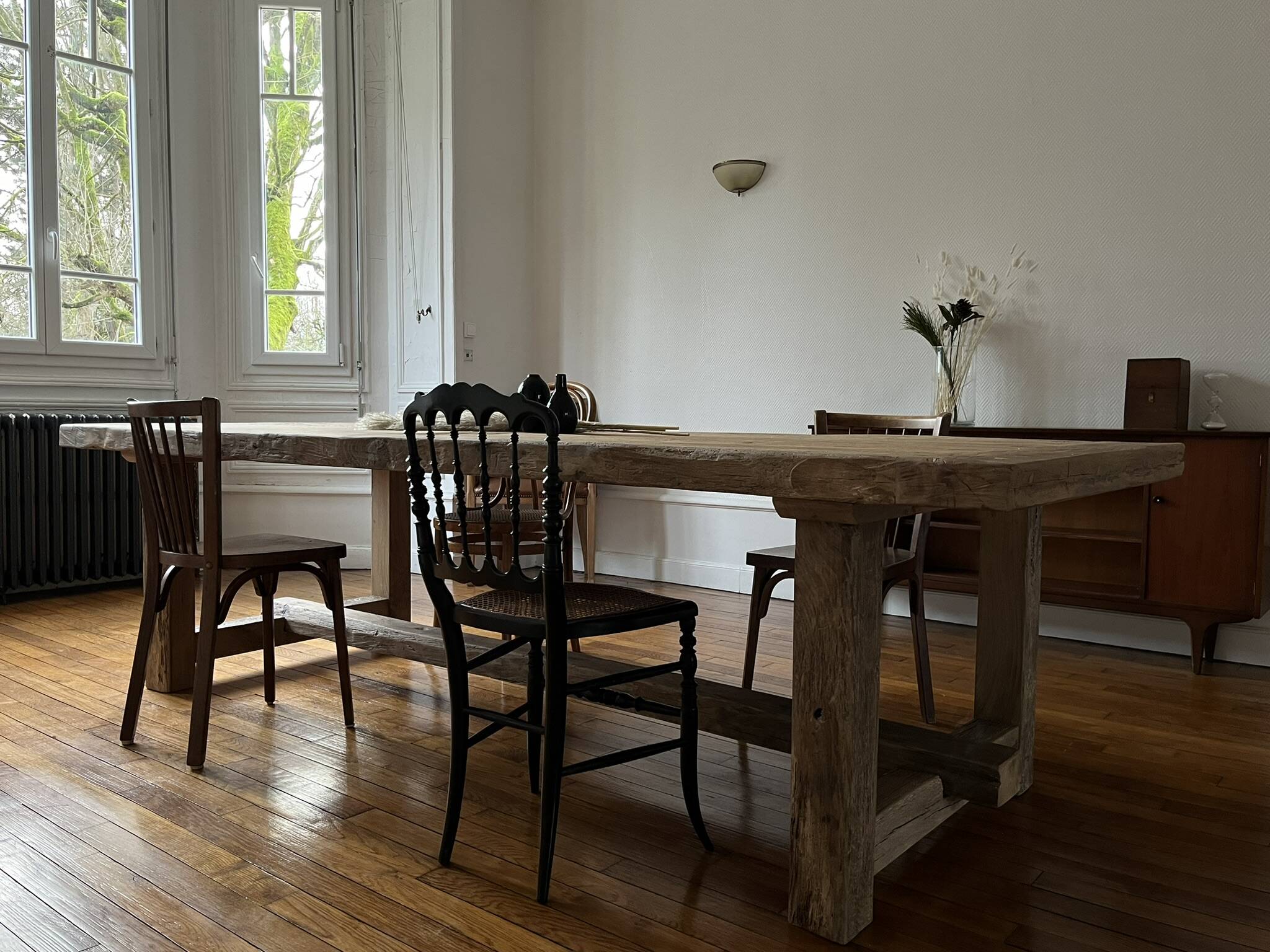Kingstone farmhouse table in antique solid oak