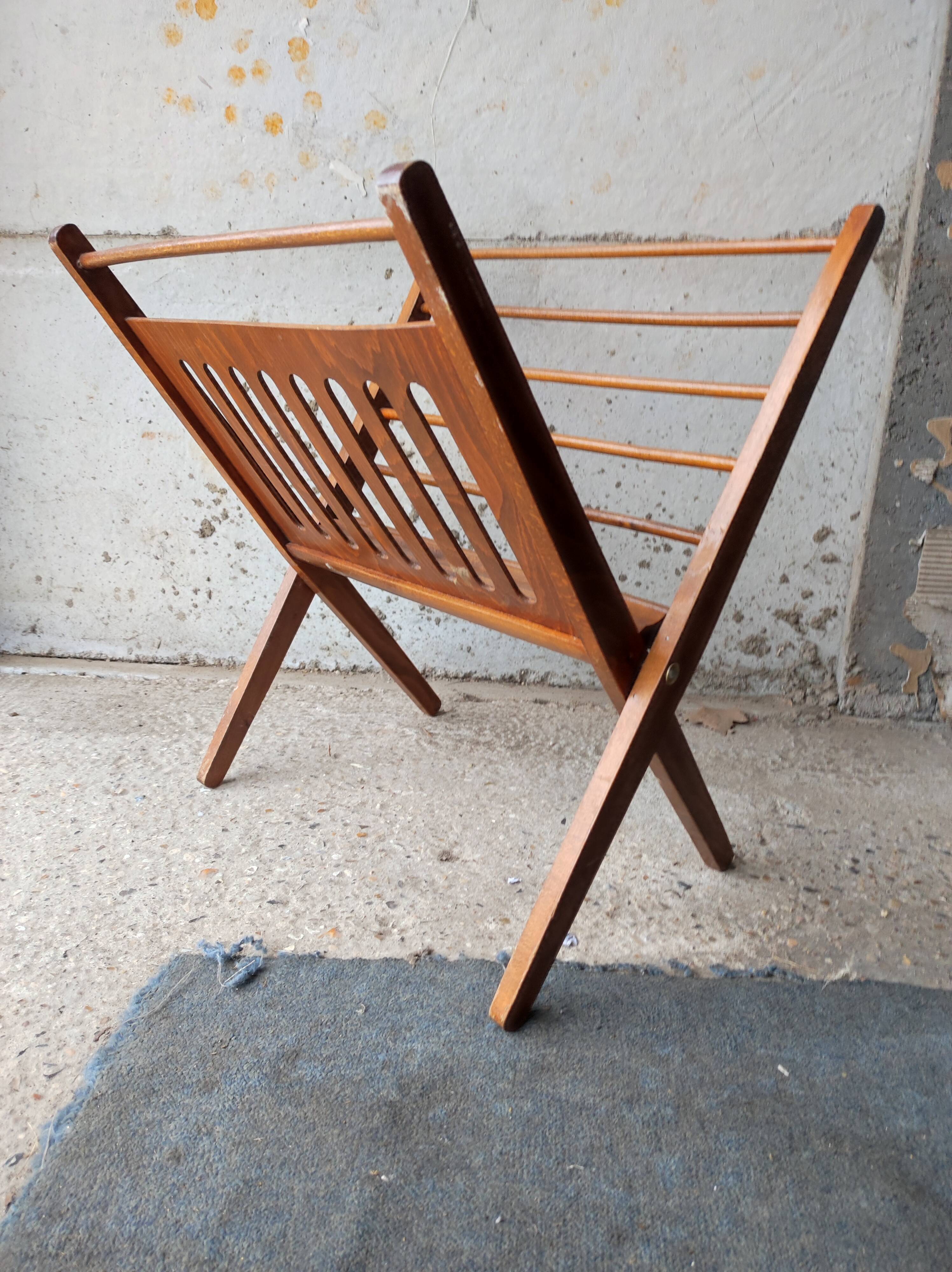 Foldable wooden magazine holder Braakman and Scandinavian vintage Pastoe