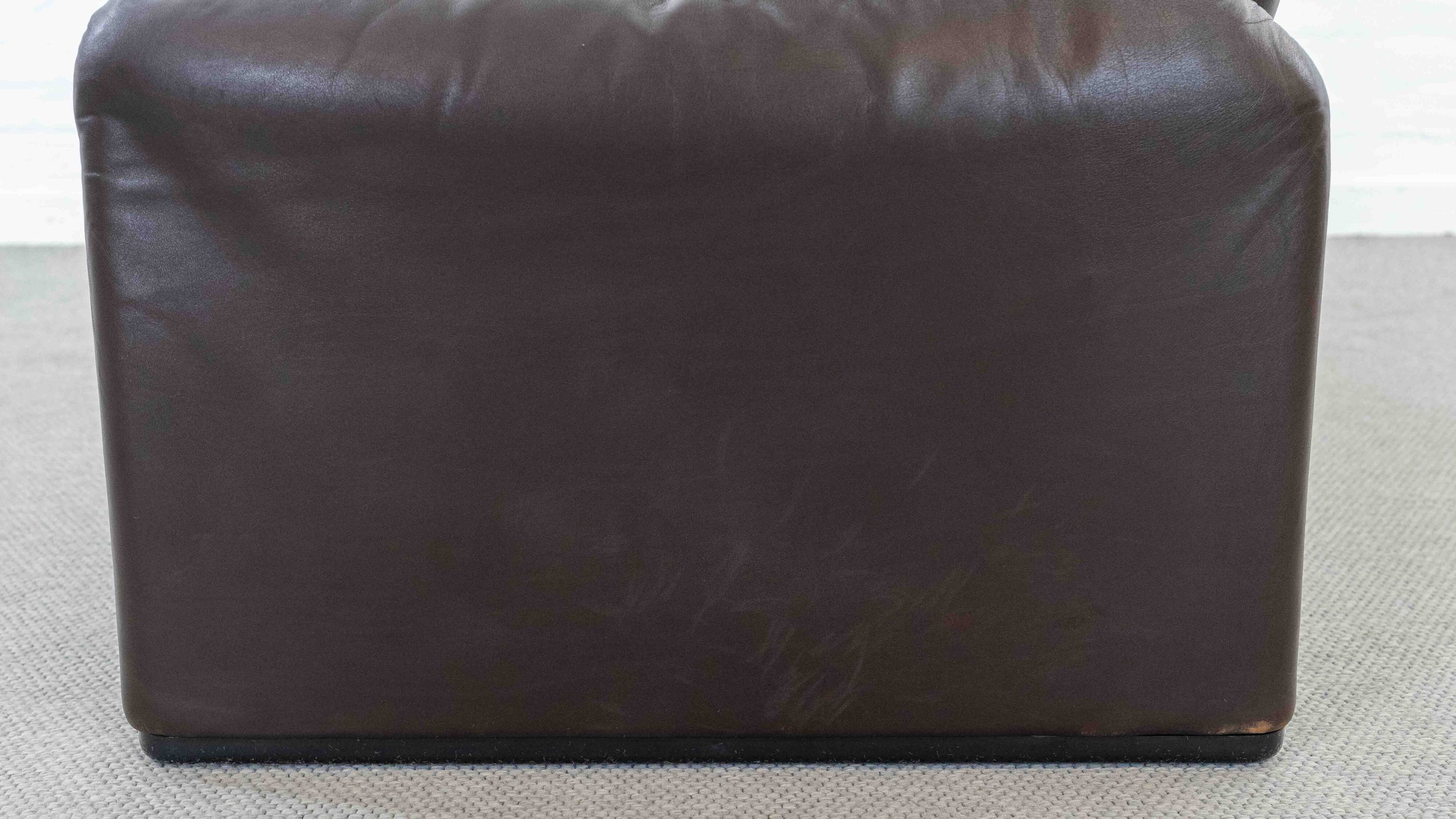 Brown leather 2-seater sofa Cassina Maralunga by Vico Magistretti