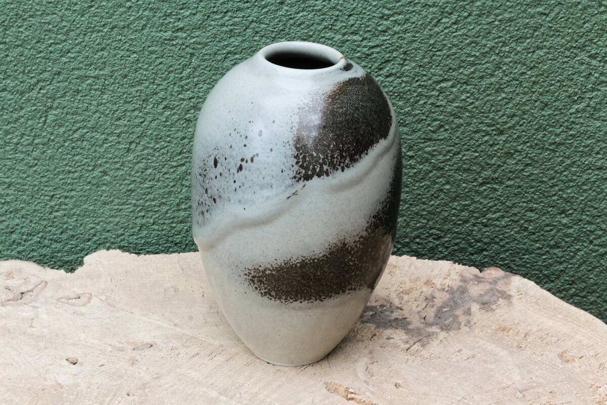 Vase en grés émaillé, glaçures, signé