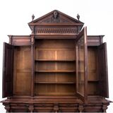 A historic cupboard from the end of the 19th century.