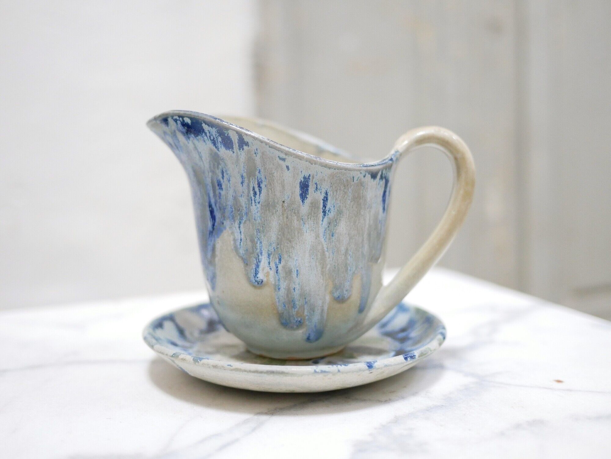 Series of 3 cups, a milk jar and 4 antique porcelain saucers