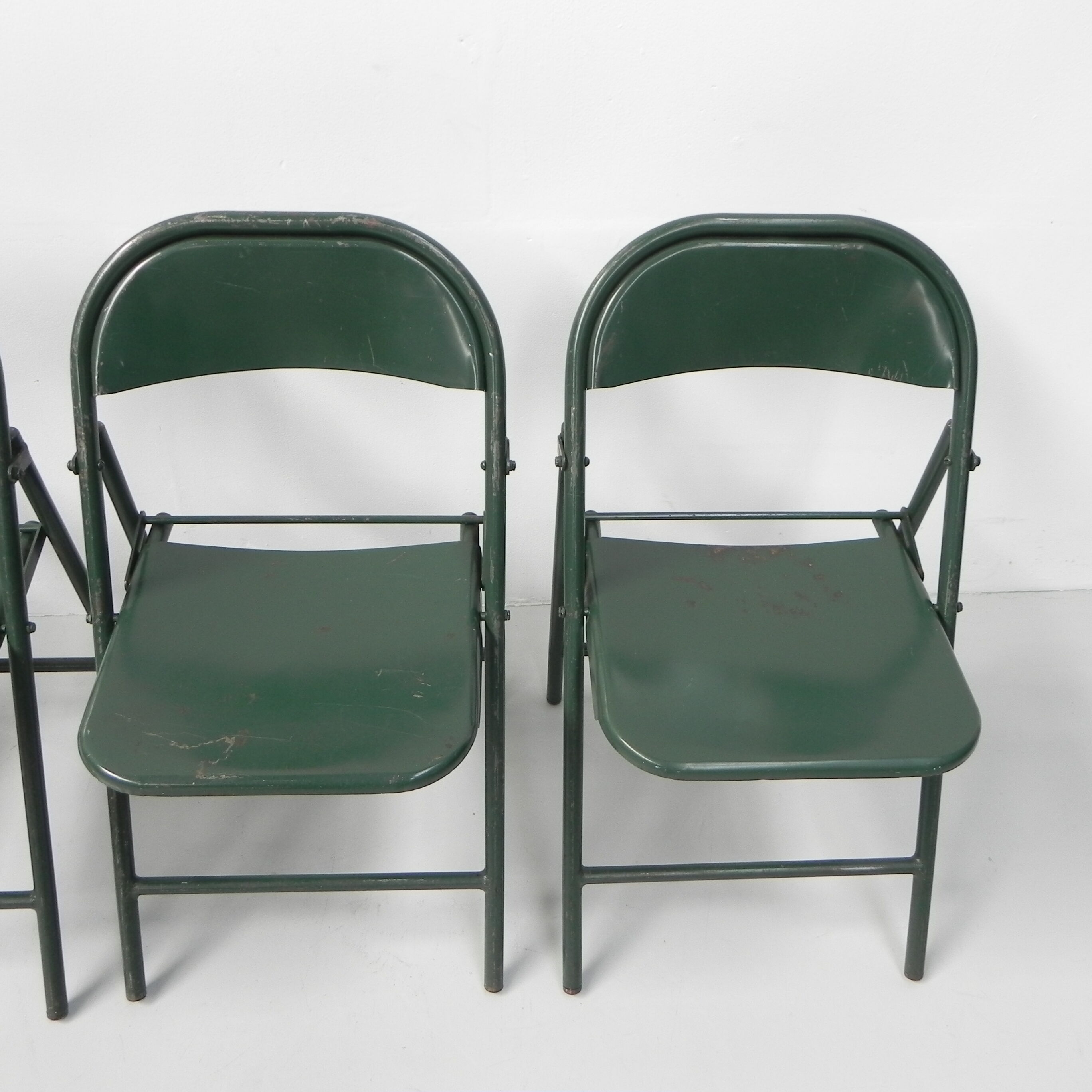 https://tiltvintagedesign.com/gb/furniture/3926-set-of-4-industrial-steel-folding-chairs-du-al-dare-