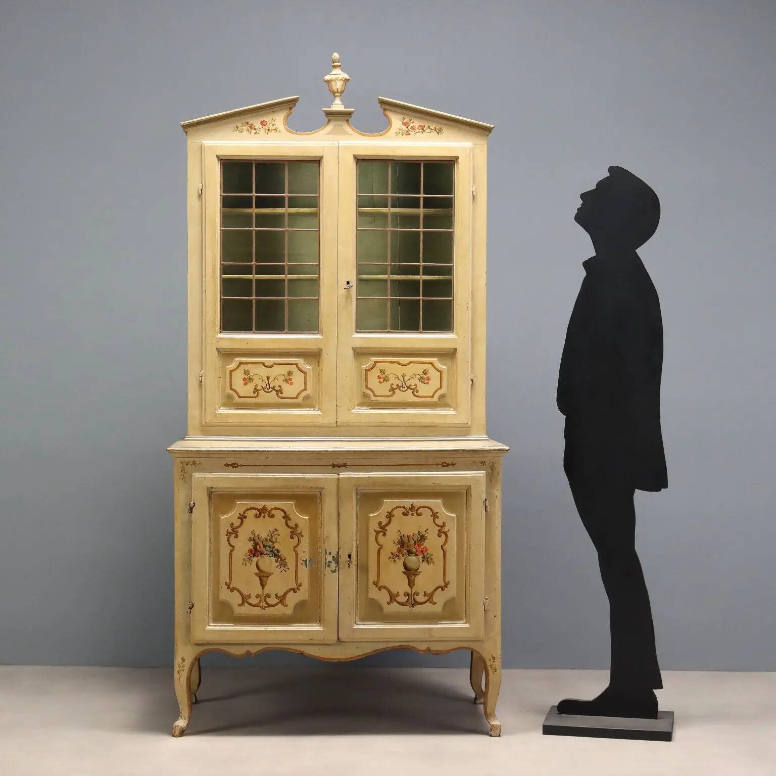 Buffet baroque ancien en bois laqué XVIIIe siècle