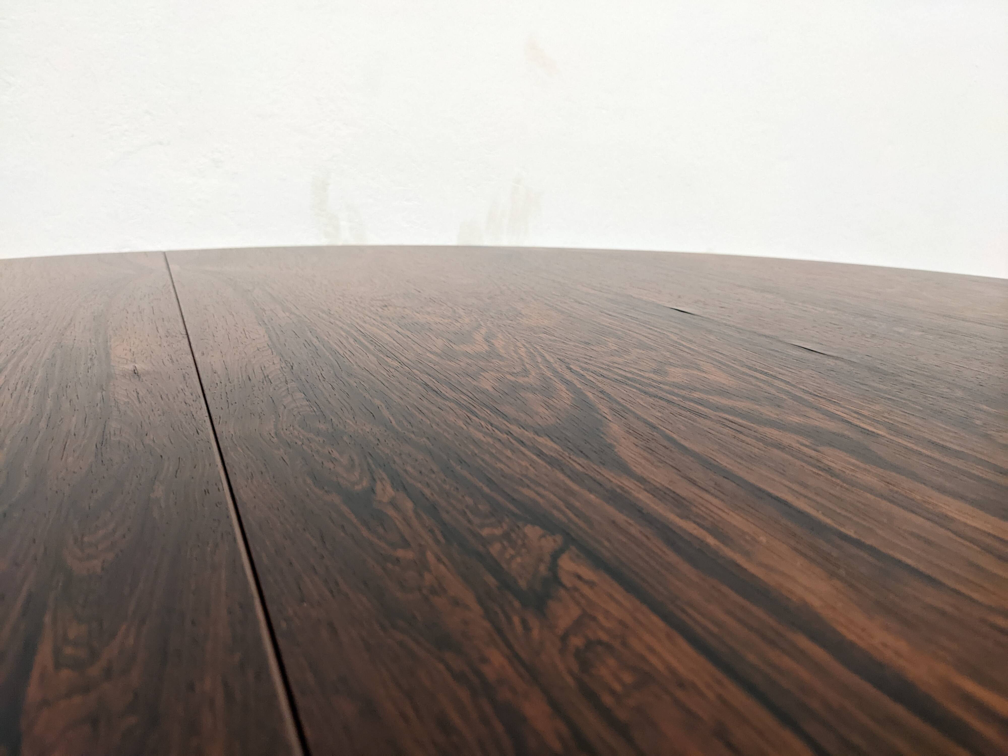 Scandinavian extendable rosewood dining table from the 60s/70s