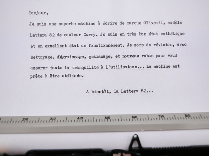 Machine à écrire Olivetti Lettera 82 Curry révisée ruban neuf