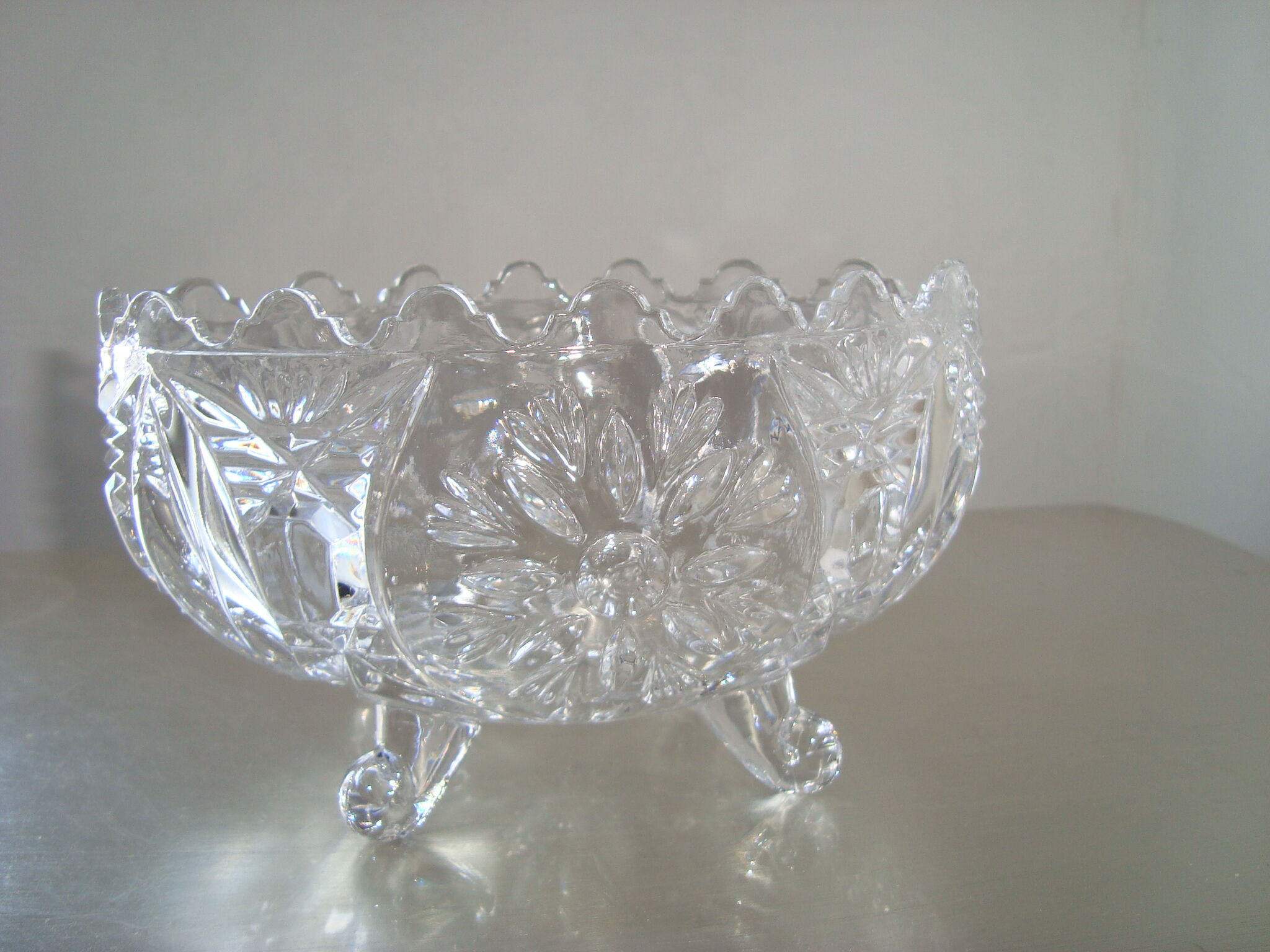 Cut gardener crystal cut center of table 4 feet