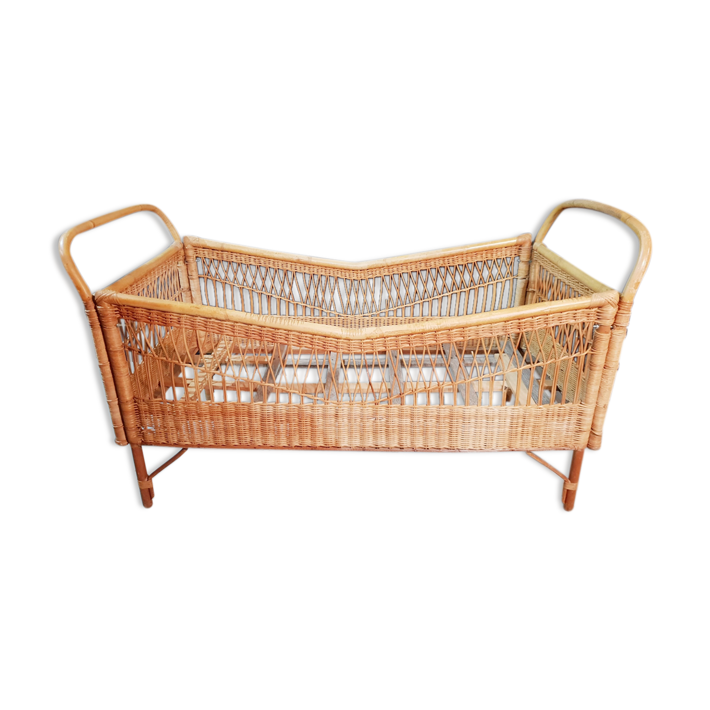 Baby rattan bed