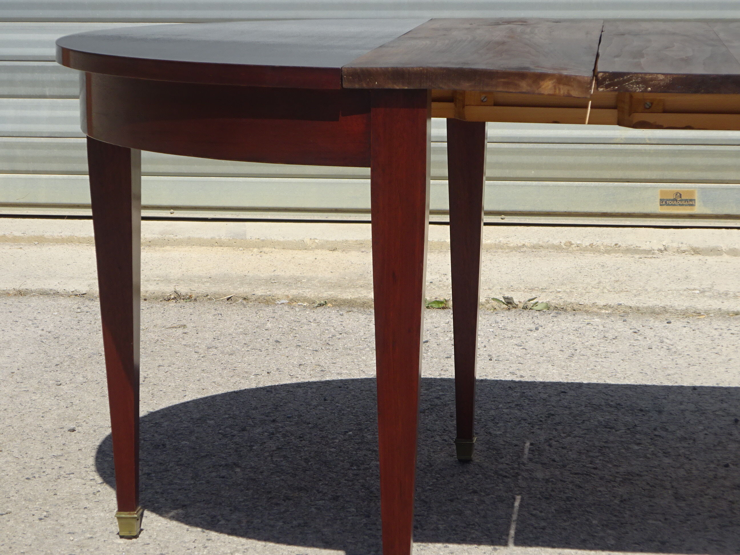 Half-moon console table, extendable in Empire style.