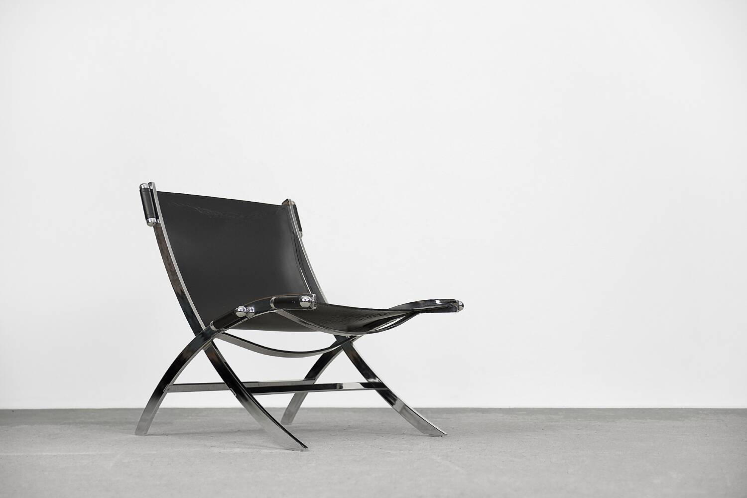 Vintage minimalist chair in Italian leather, 1980s.