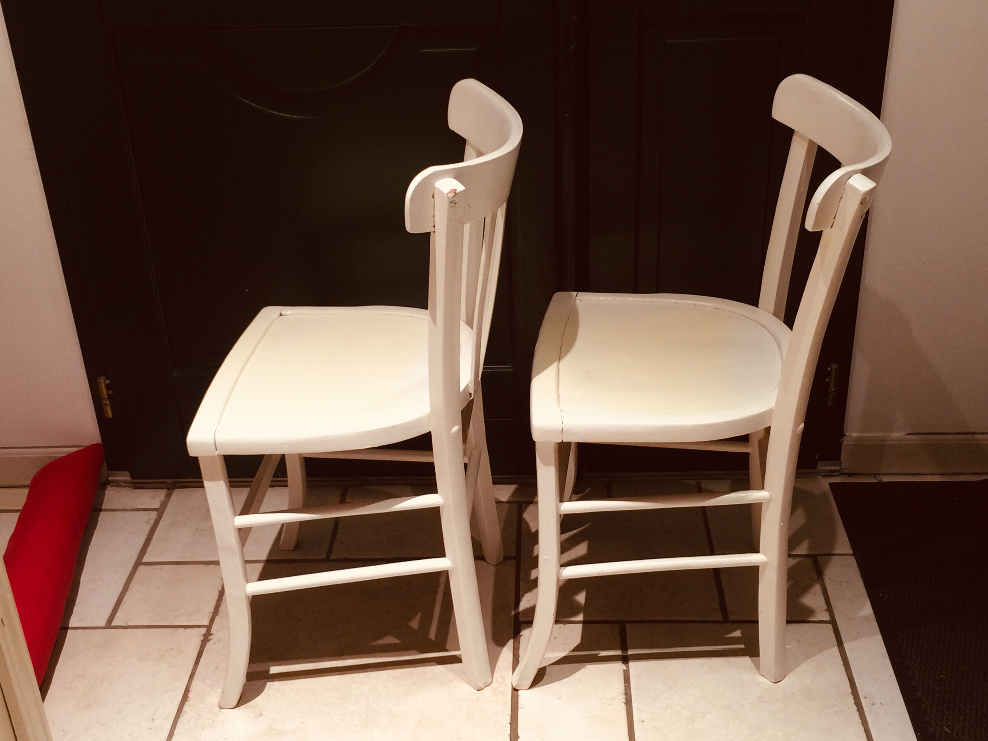 Paire de chaises bistrot peintes en blanc Luterna